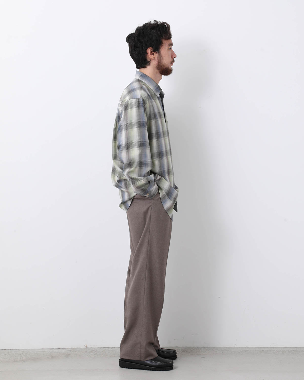 SUPER LIGHT WOOL TWO-TUCK SLACKS