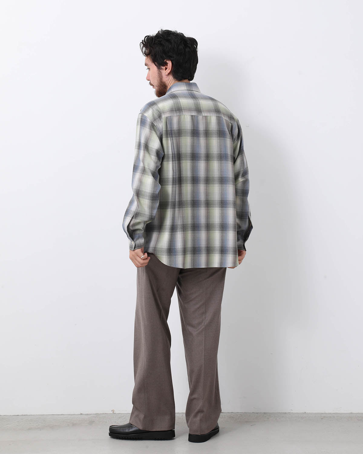 SUPER LIGHT WOOL TWO-TUCK SLACKS