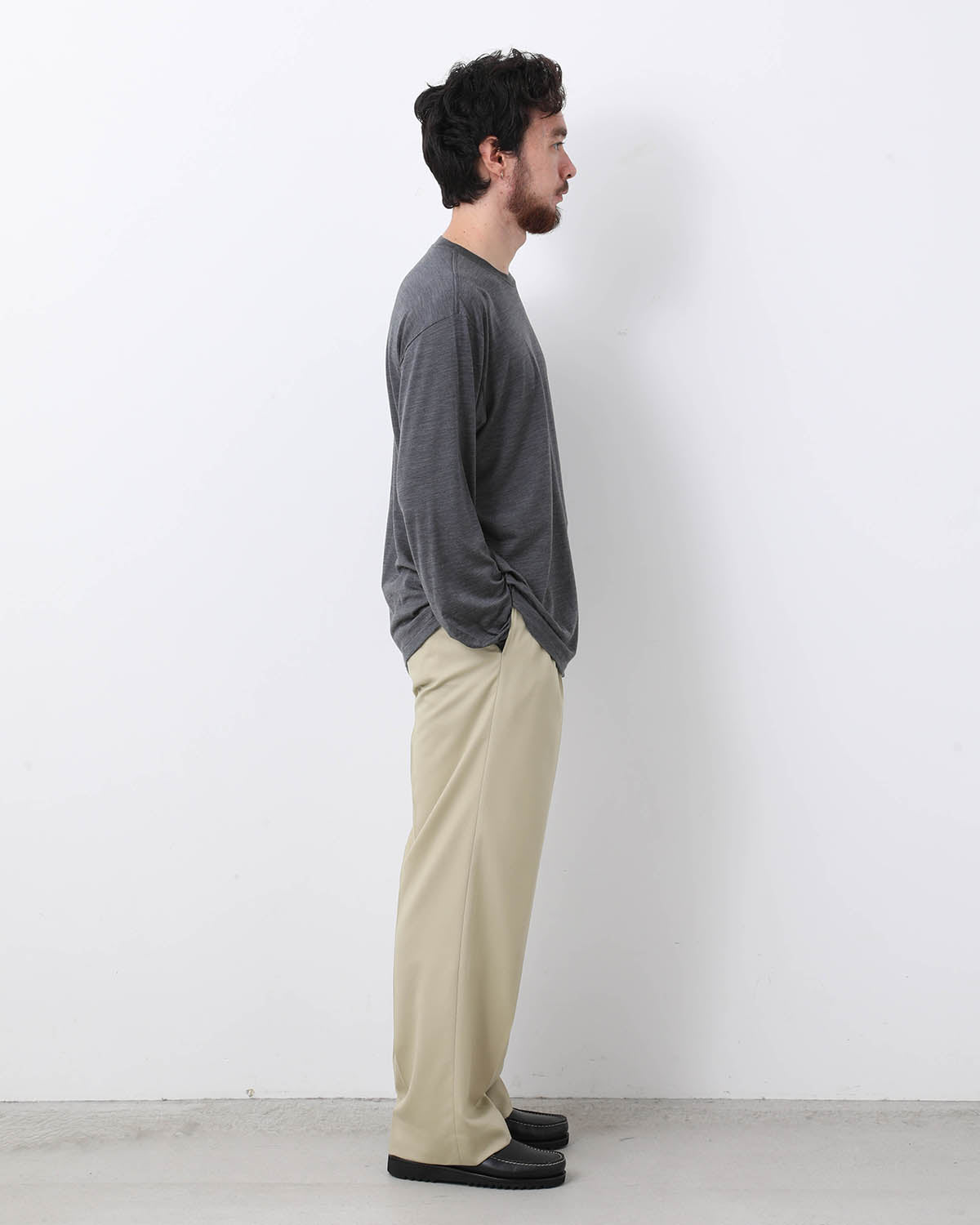 SUPER LIGHT WOOL TWO-TUCK SLACKS