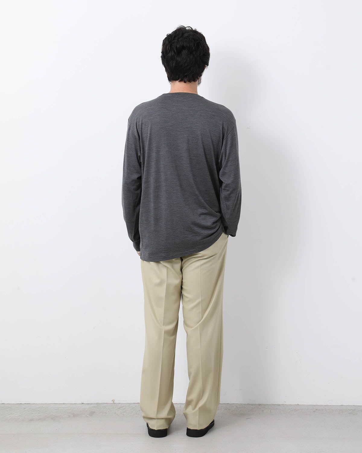 SUPER LIGHT WOOL TWO-TUCK SLACKS