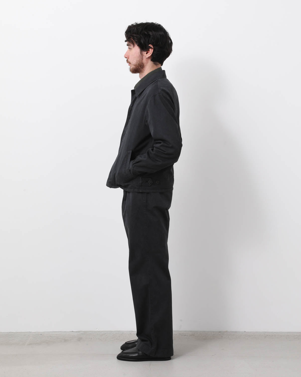 GARMENT-DYED FINX LIGHT CHINO ONE-TUCK WIDE PANTS
