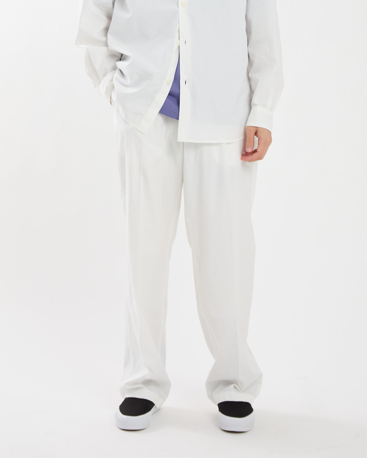 GARMENT-DYED FINX SHUTTLE WEATHER ONE-TUCK SLACKS