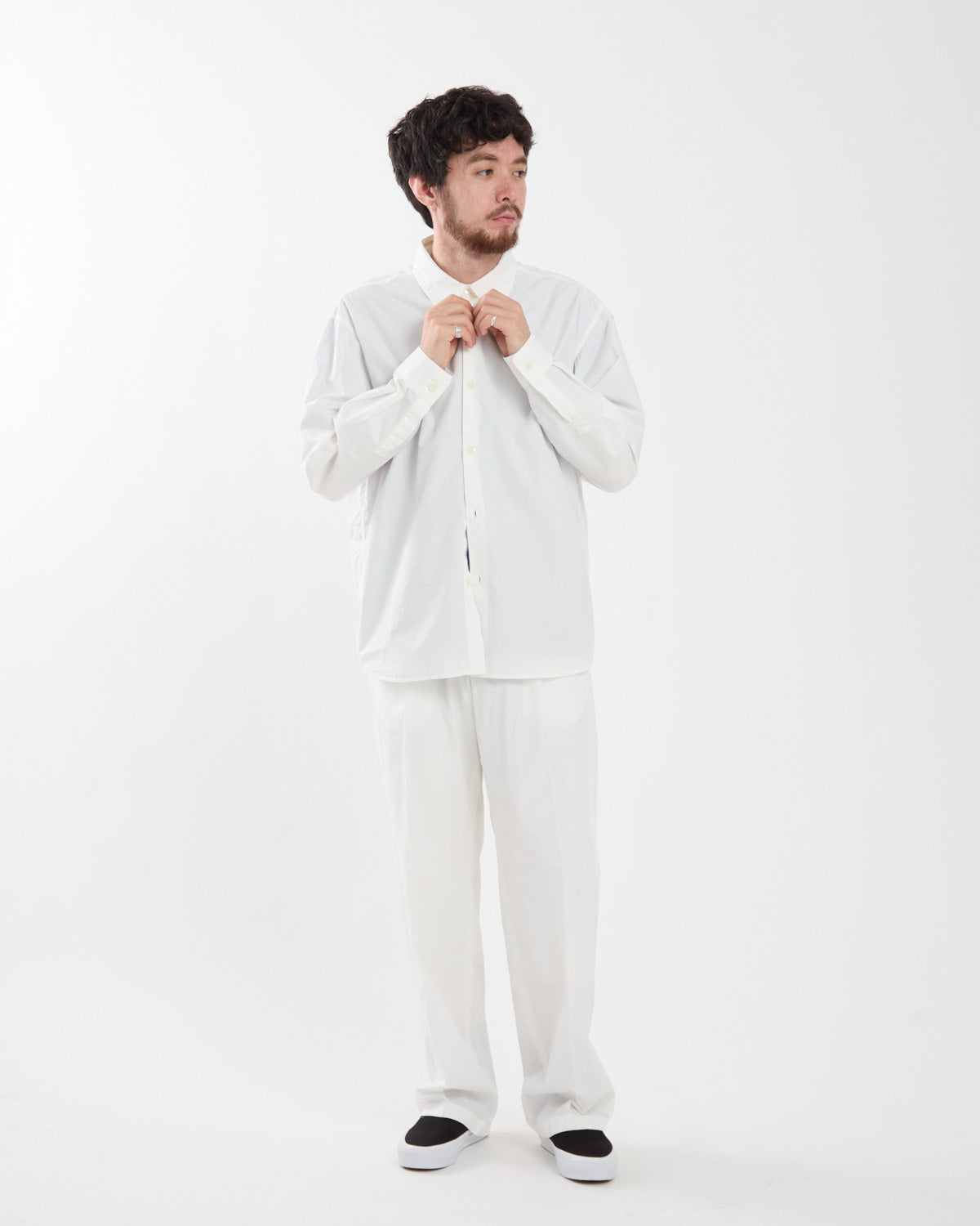 GARMENT-DYED FINX SHUTTLE WEATHER ONE-TUCK SLACKS