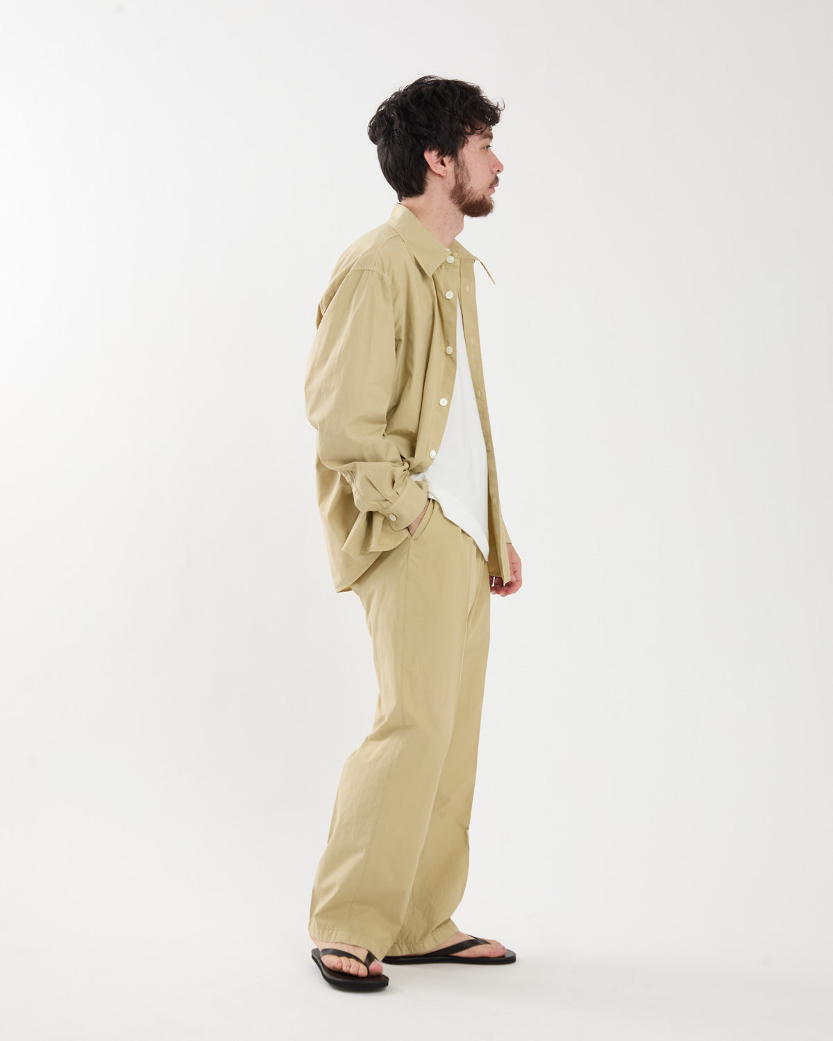 GARMENT-DYED FINX SHUTTLE WEATHER ONE-TUCK SLACKS