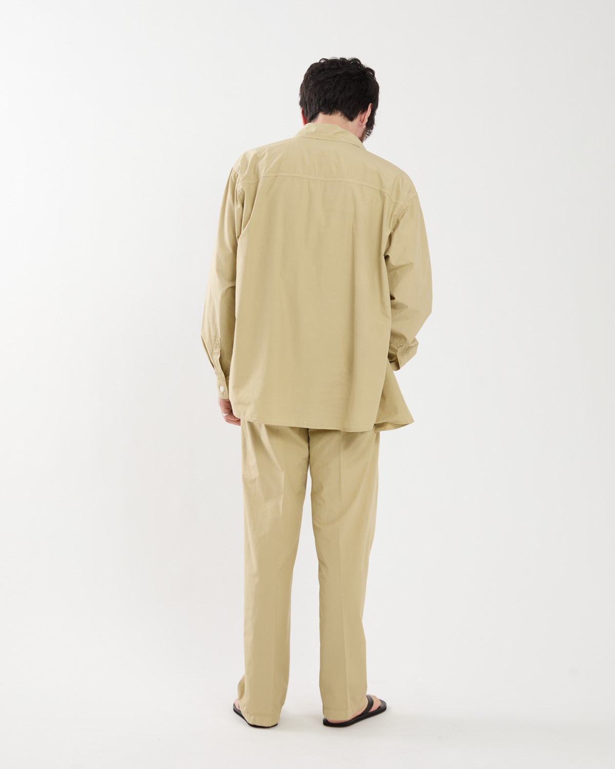 GARMENT-DYED FINX SHUTTLE WEATHER ONE-TUCK SLACKS