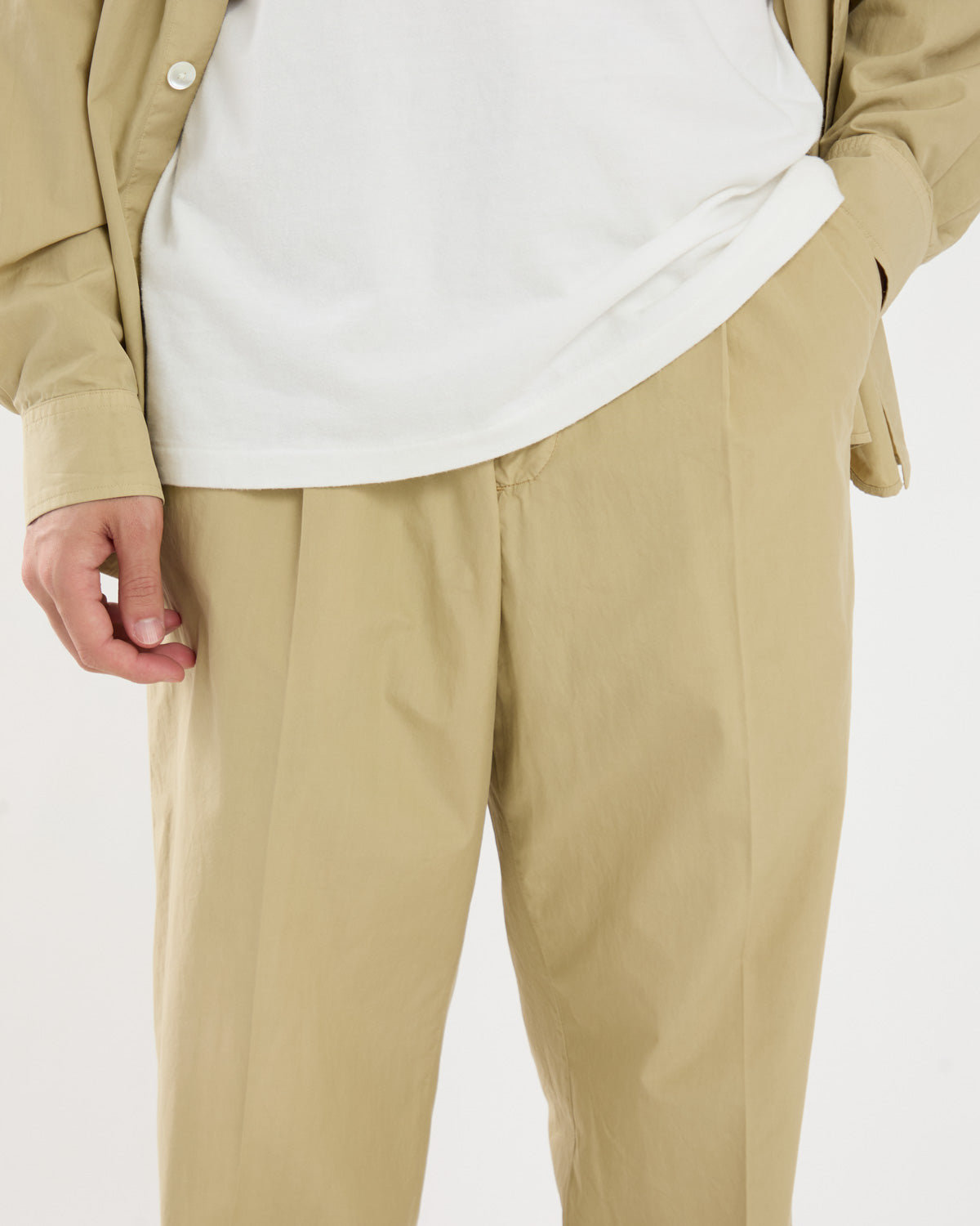GARMENT-DYED FINX SHUTTLE WEATHER ONE-TUCK SLACKS