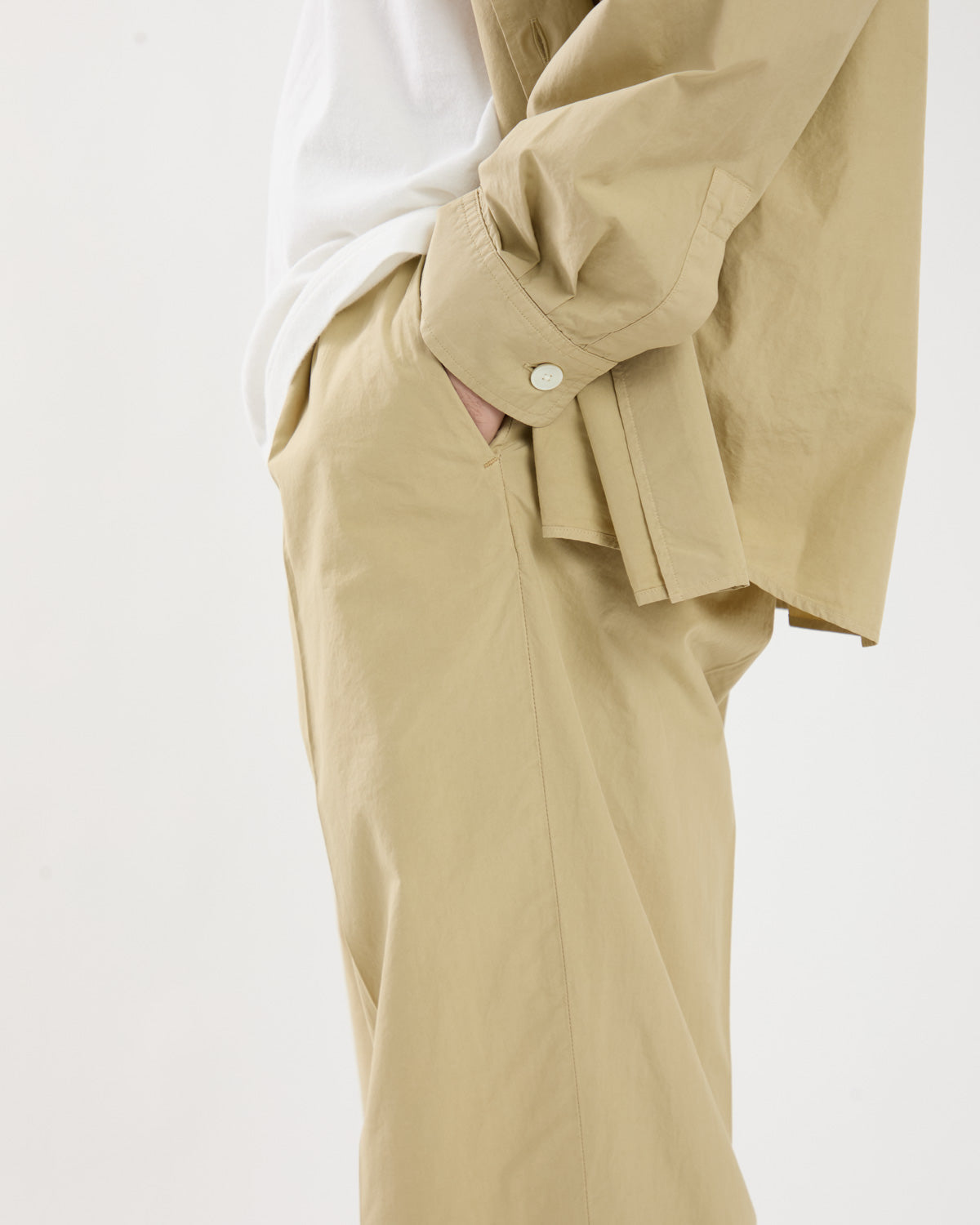 GARMENT-DYED FINX SHUTTLE WEATHER ONE-TUCK SLACKS