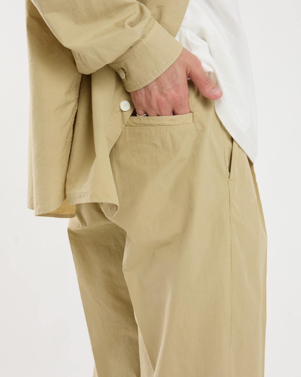 GARMENT-DYED FINX SHUTTLE WEATHER ONE-TUCK SLACKS