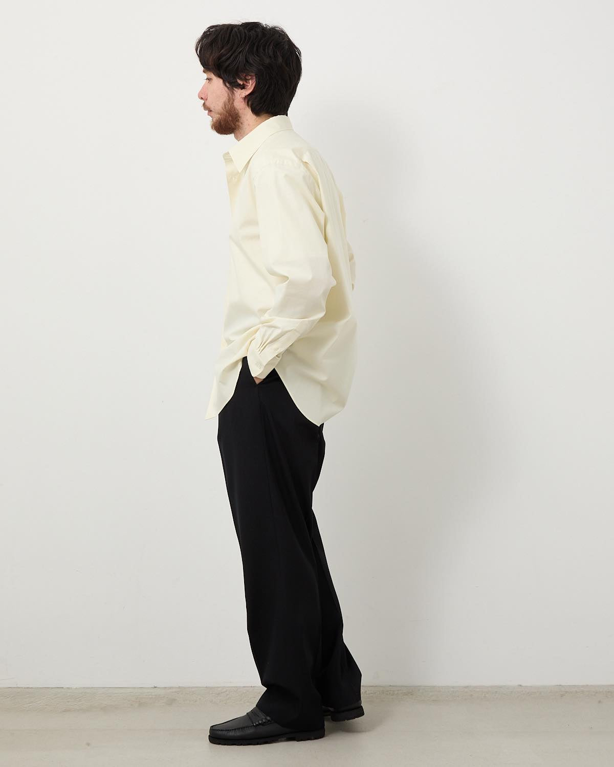LIGHT WOOL MAX GABARDINE TWO-TUCK SLACKS