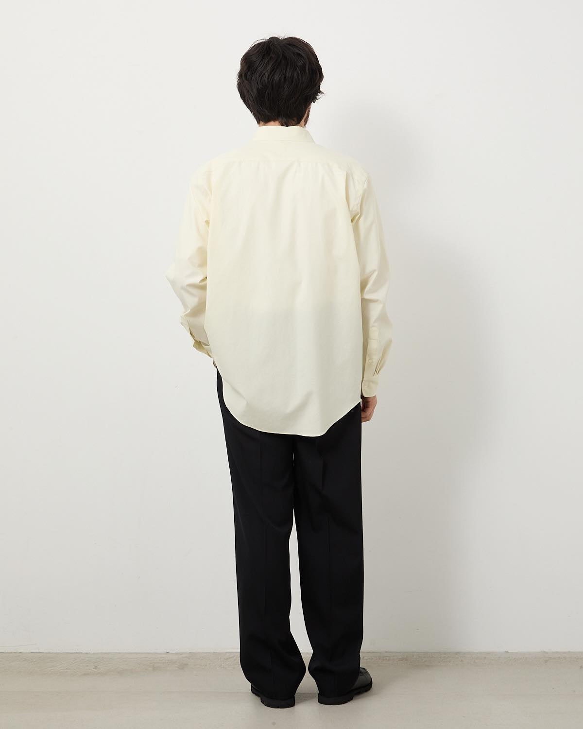 LIGHT WOOL MAX GABARDINE TWO-TUCK SLACKS