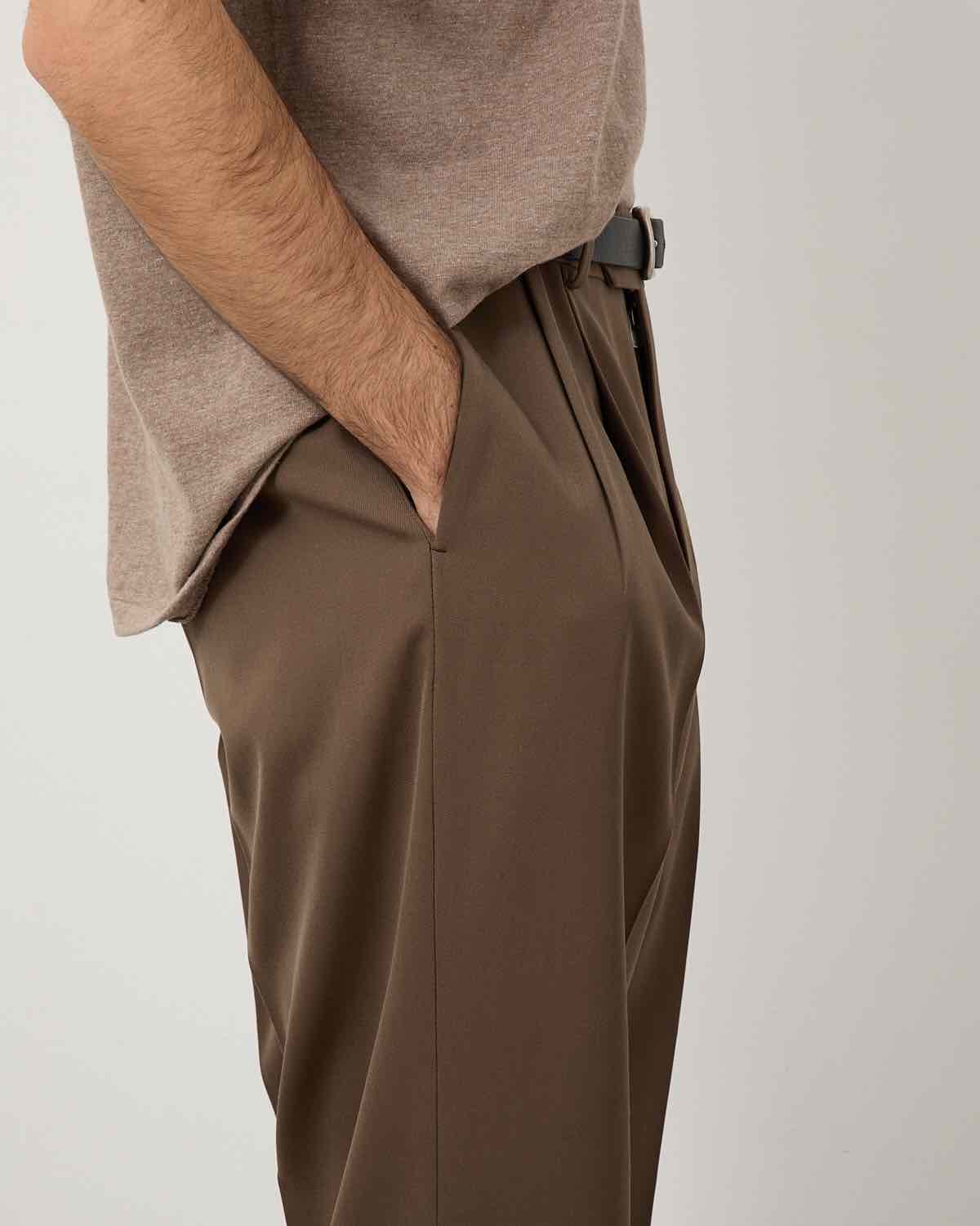 LIGHT WOOL MAX GABARDINE TWO-TUCK SLACKS