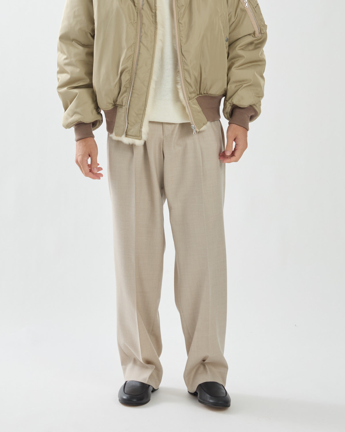 SUPER LIGHT WOOL TWO-TUCK SLACKS