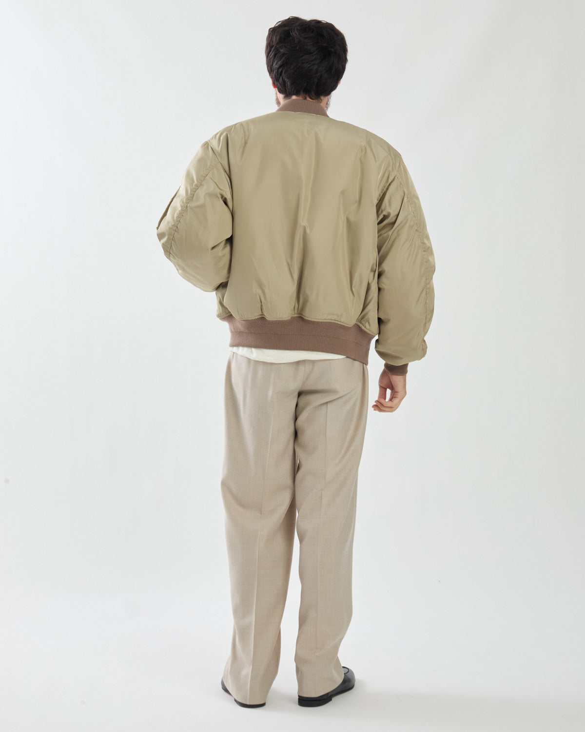 SUPER LIGHT WOOL TWO-TUCK SLACKS