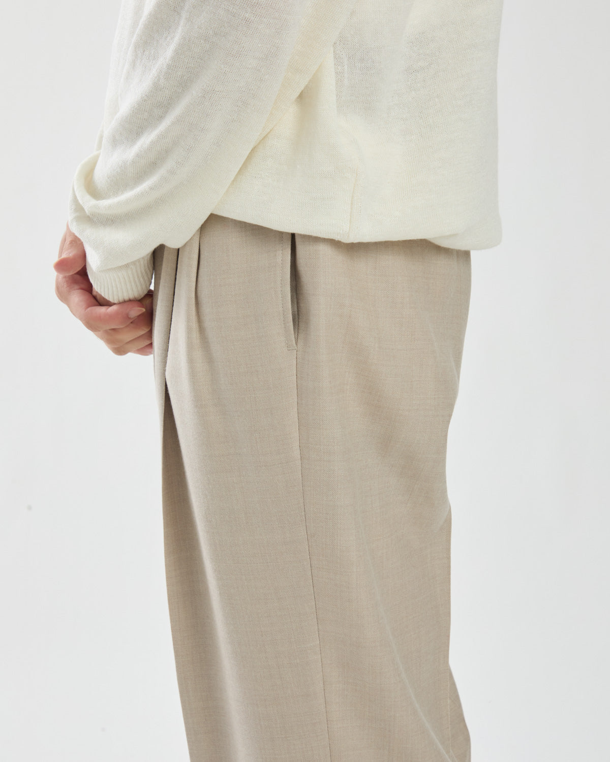 SUPER LIGHT WOOL TWO-TUCK SLACKS