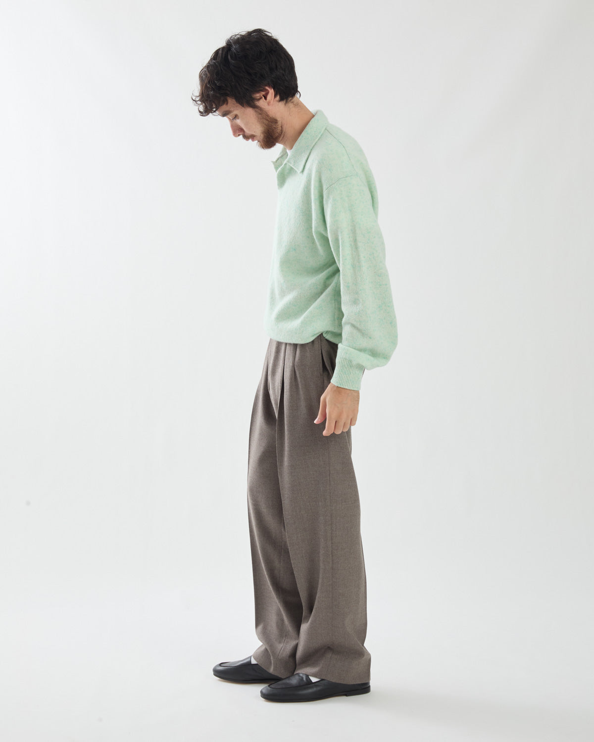 SUPER LIGHT WOOL TWO-TUCK SLACKS