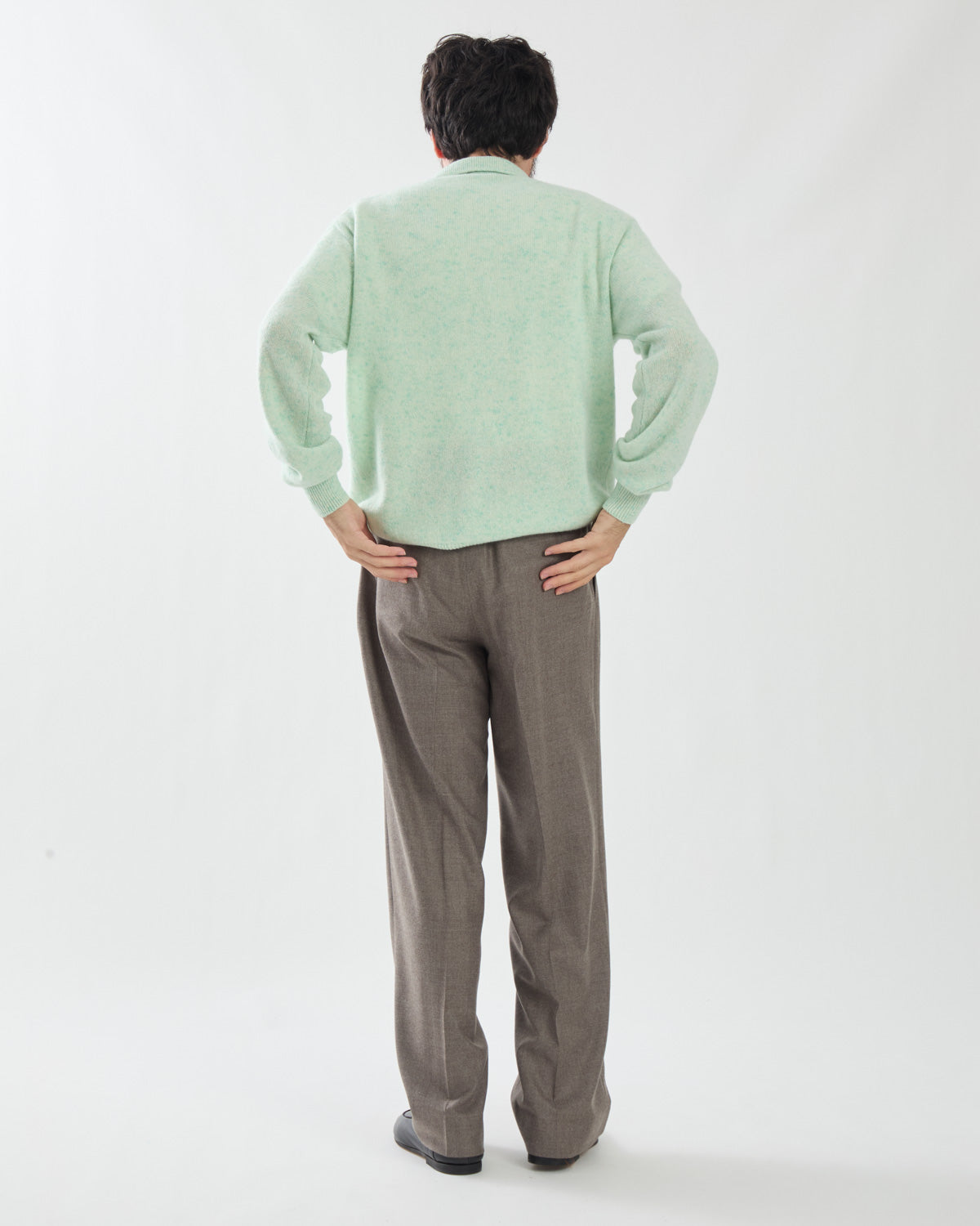 SUPER LIGHT WOOL TWO-TUCK SLACKS