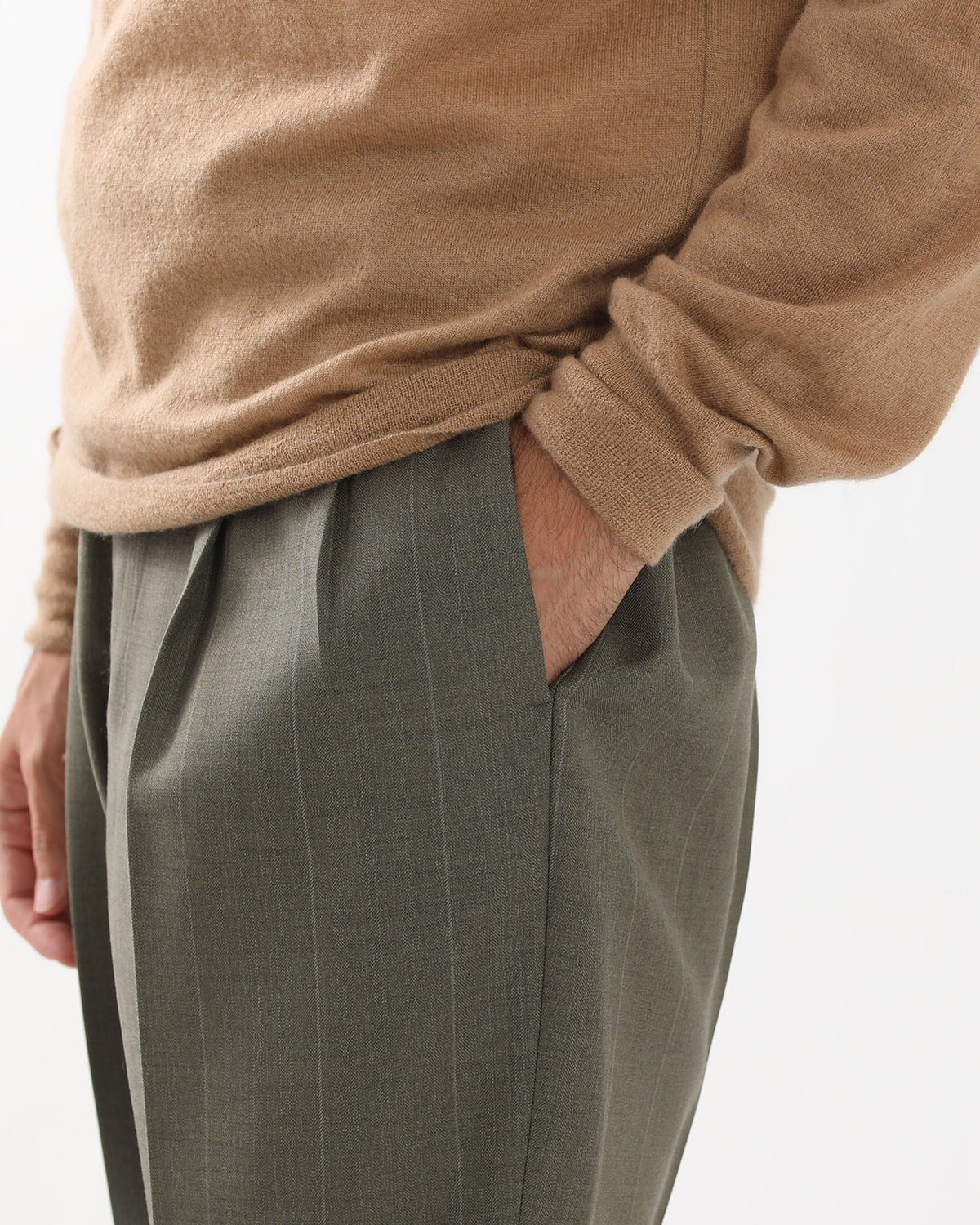 BLUEFACED WOOL TWO-TUCK SLACKS