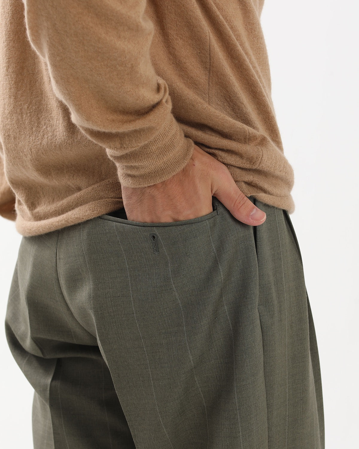 BLUEFACED WOOL TWO-TUCK SLACKS