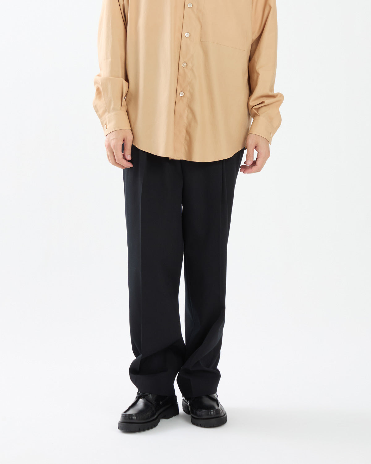 LIGHT WOOL MAX GABARDINE TWO-TUCK SLACKS