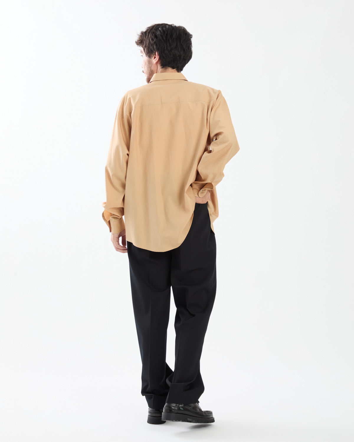 LIGHT WOOL MAX GABARDINE TWO-TUCK SLACKS