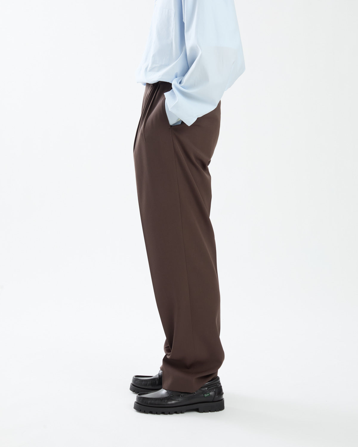 LIGHT WOOL MAX GABARDINE TWO-TUCK SLACKS