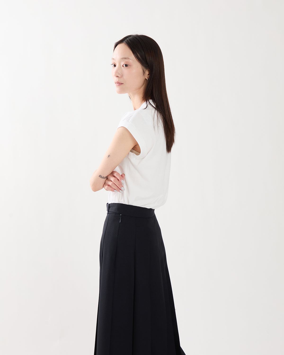SEAMLESS CREW NECK SLEEVELESS