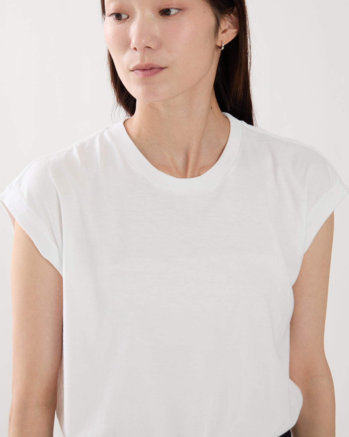 SEAMLESS CREW NECK SLEEVELESS
