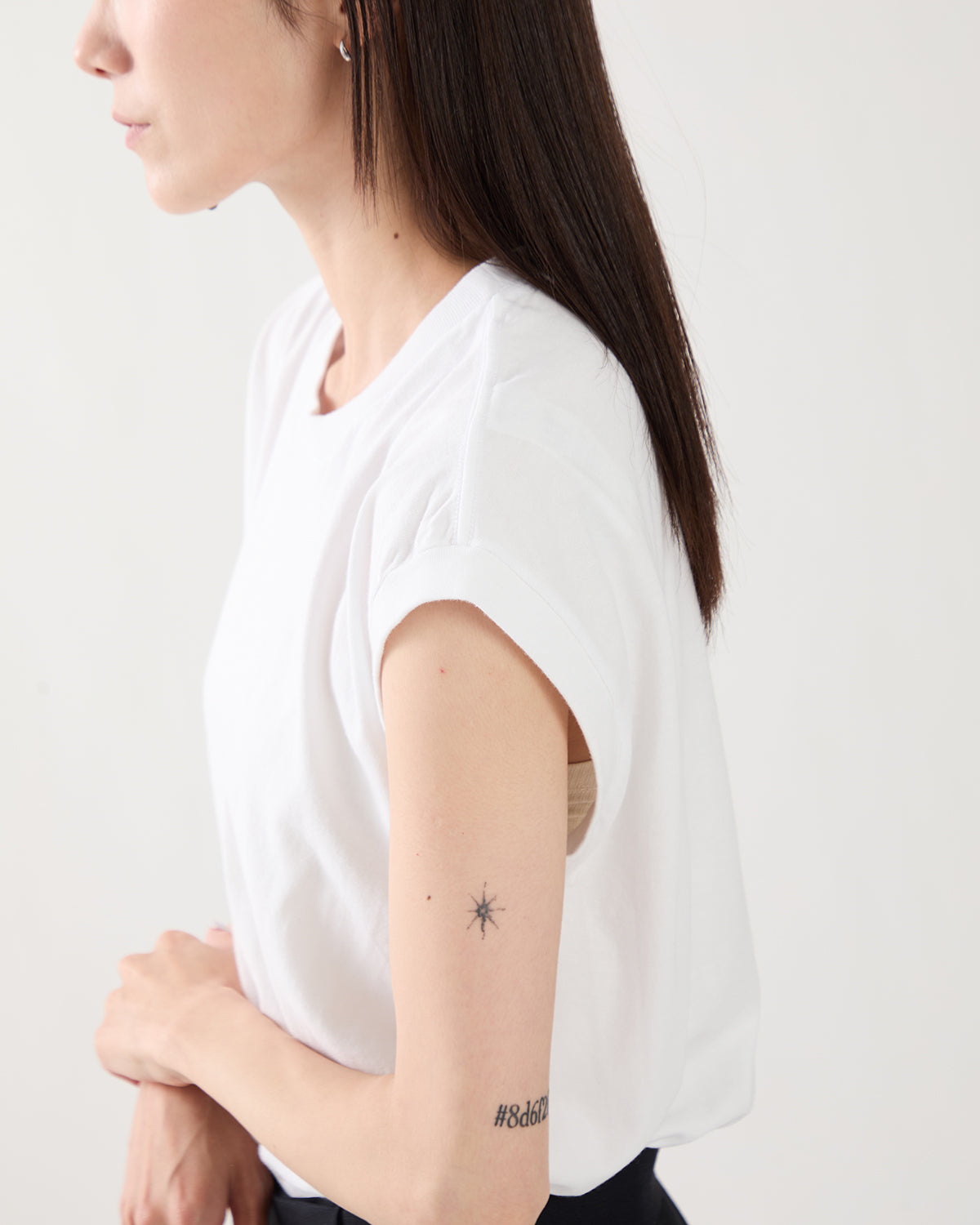 SEAMLESS CREW NECK SLEEVELESS