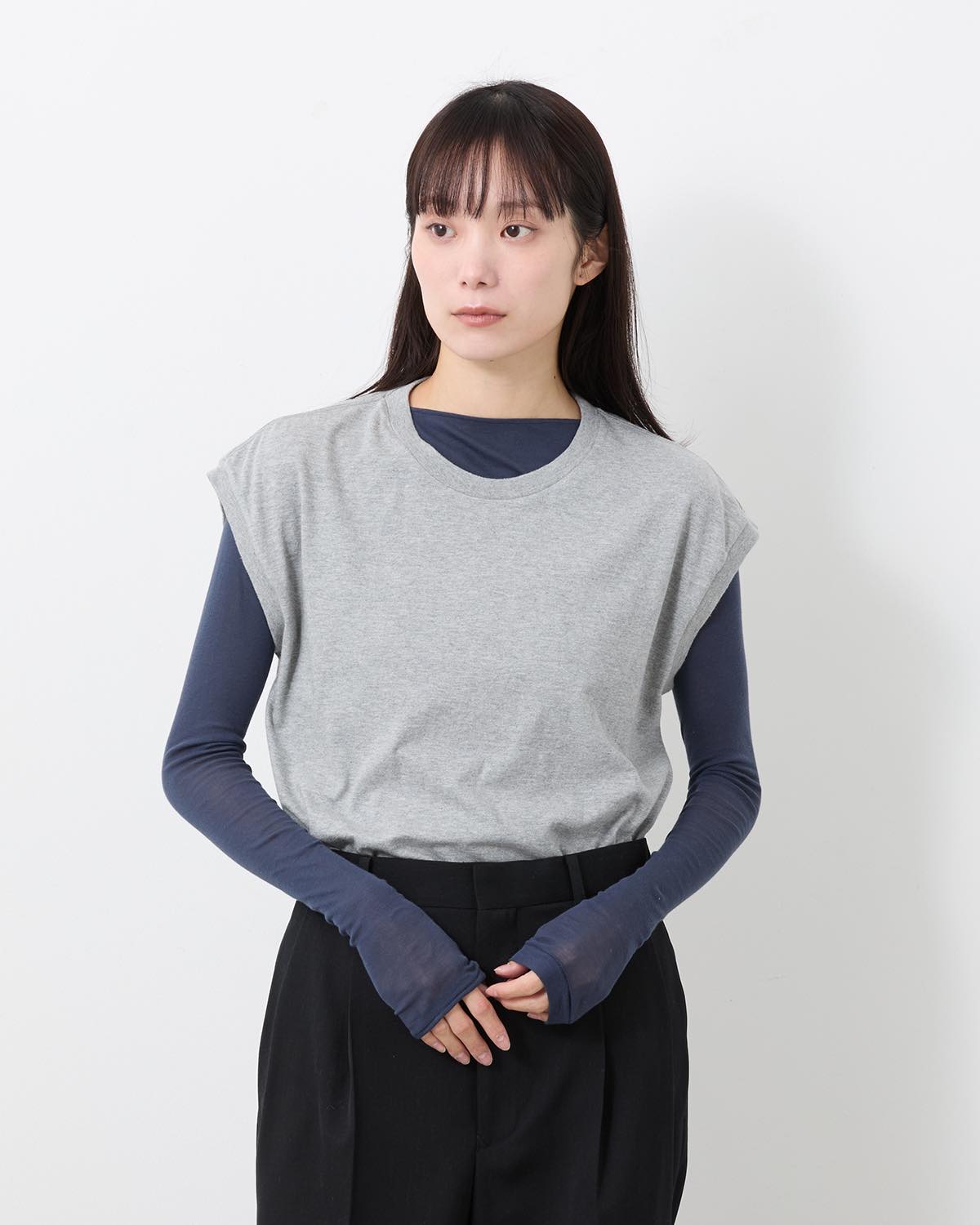 SEAMLESS CREW NECK SLEEVELESS