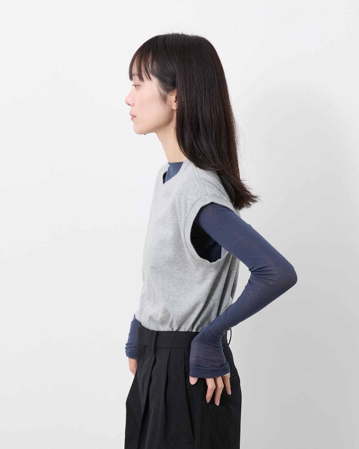 SEAMLESS CREW NECK SLEEVELESS