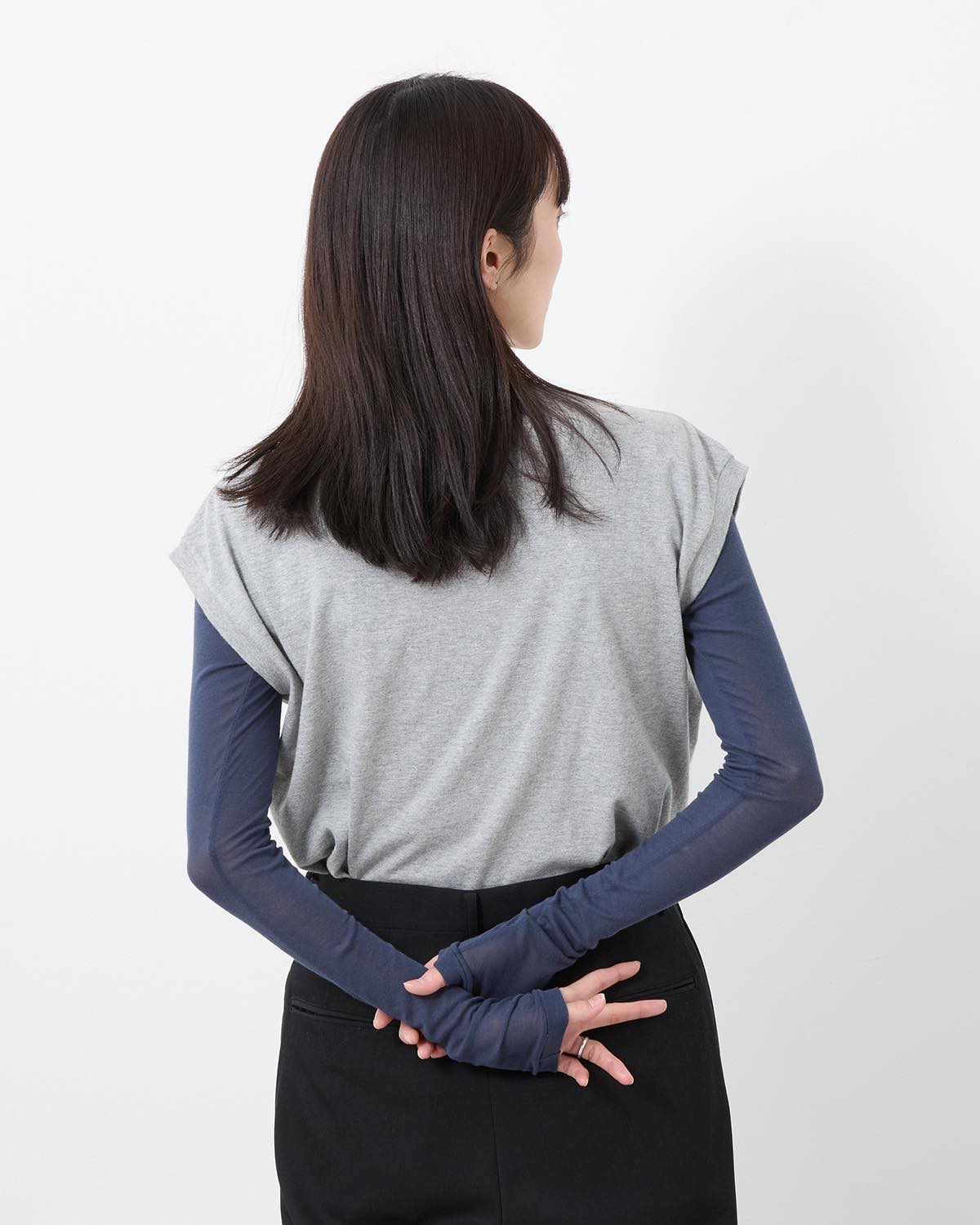 SEAMLESS CREW NECK SLEEVELESS