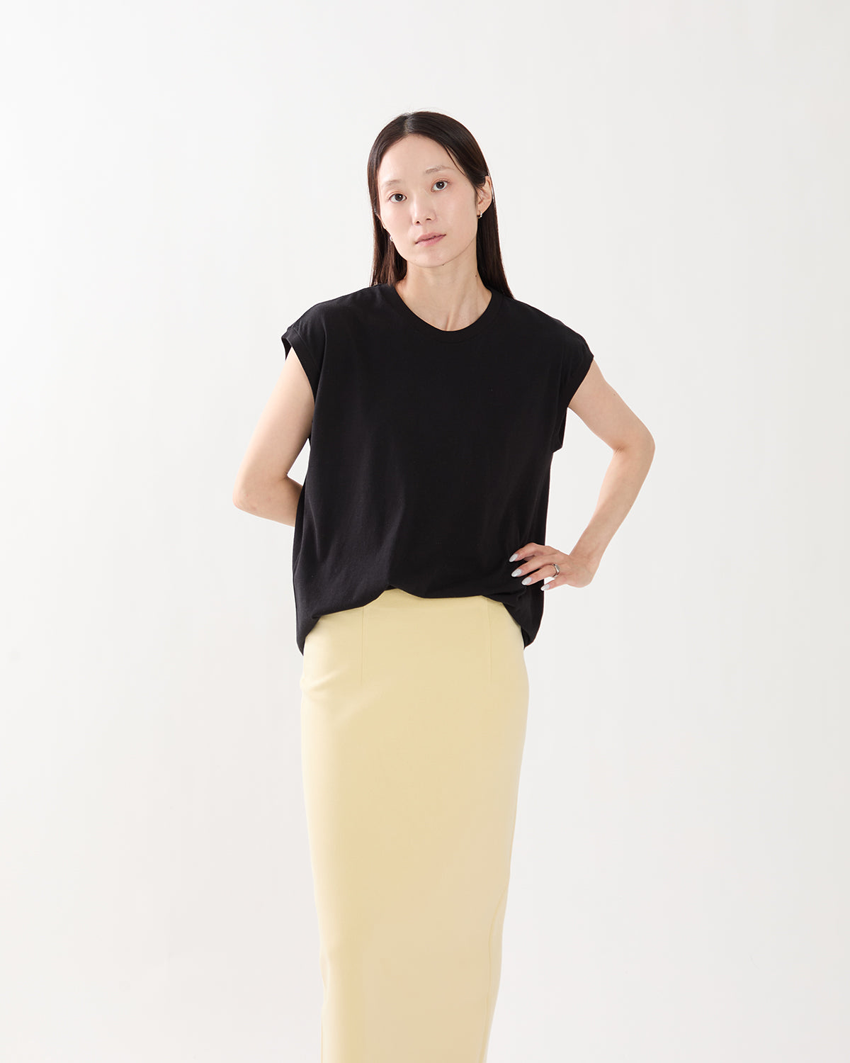 SEAMLESS CREW NECK SLEEVELESS