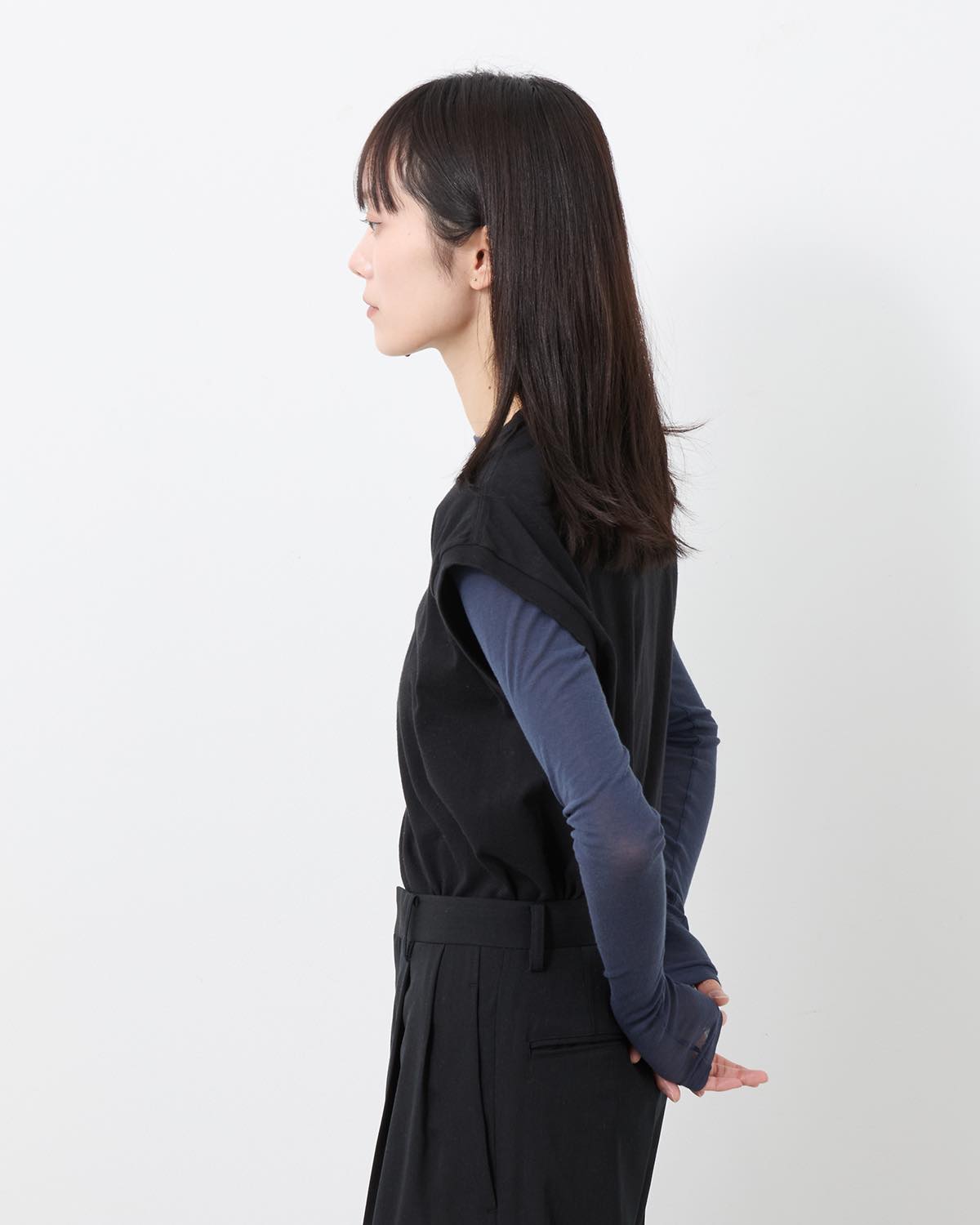 SEAMLESS CREW NECK SLEEVELESS