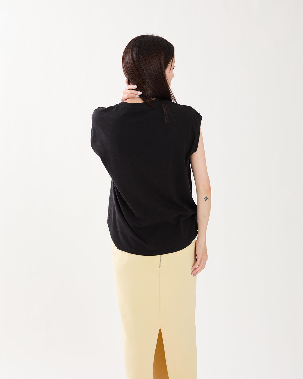 SEAMLESS CREW NECK SLEEVELESS
