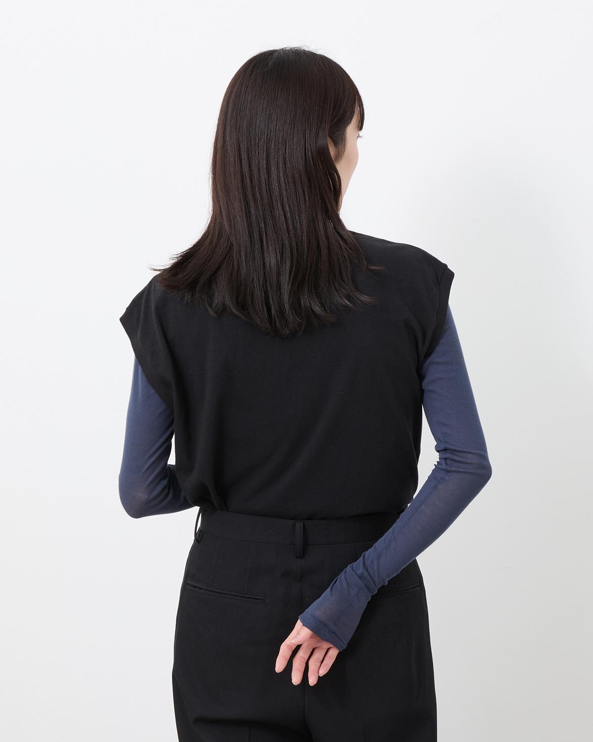 SEAMLESS CREW NECK SLEEVELESS