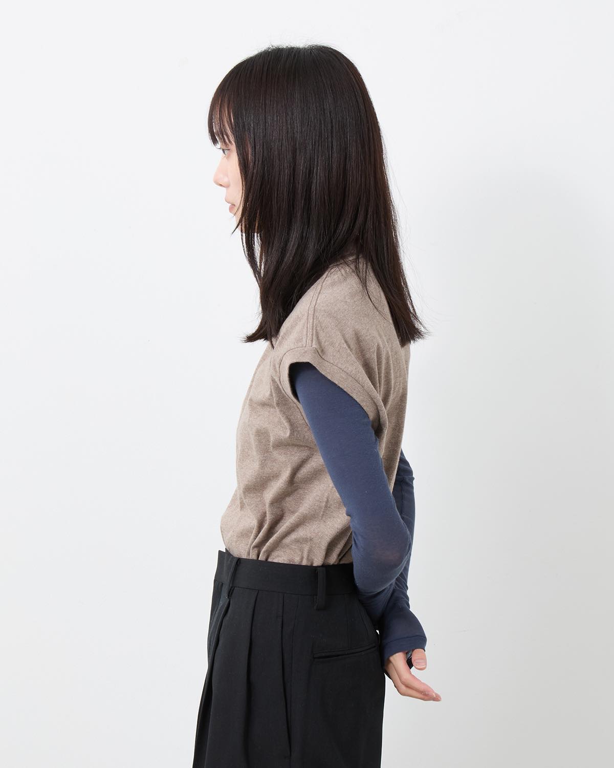 SEAMLESS CREW NECK SLEEVELESS