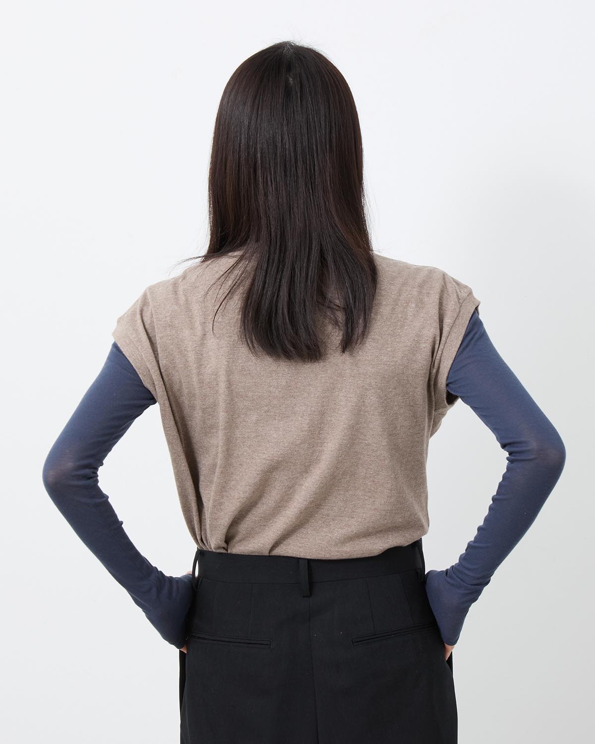 SEAMLESS CREW NECK SLEEVELESS