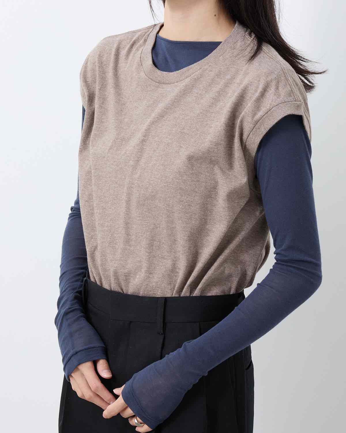 SEAMLESS CREW NECK SLEEVELESS