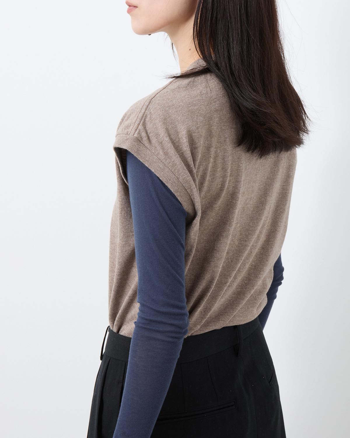 SEAMLESS CREW NECK SLEEVELESS