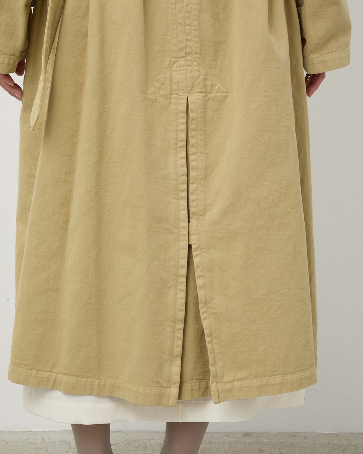 GARMENT-DYED TEXTURED CHINO COAT (WOMEN'S)