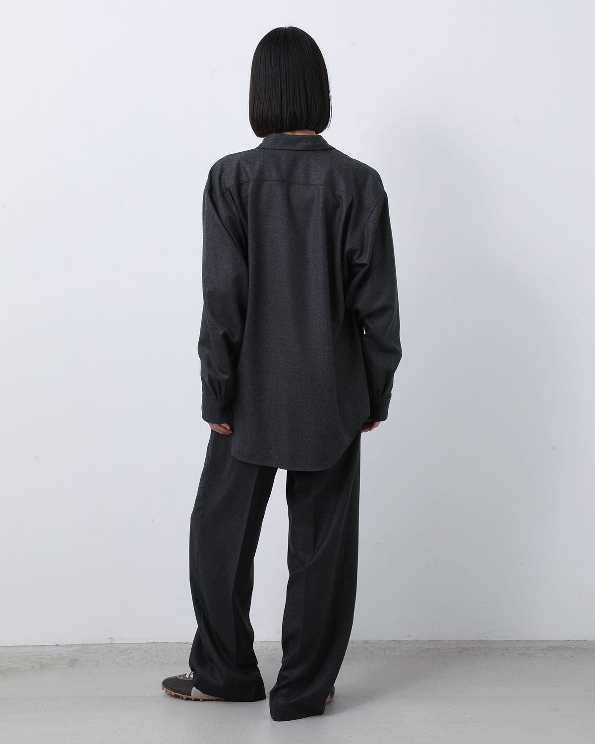 SUPER LIGHT WOOL TWO-TUCK SLACKS (WOMEN'S)