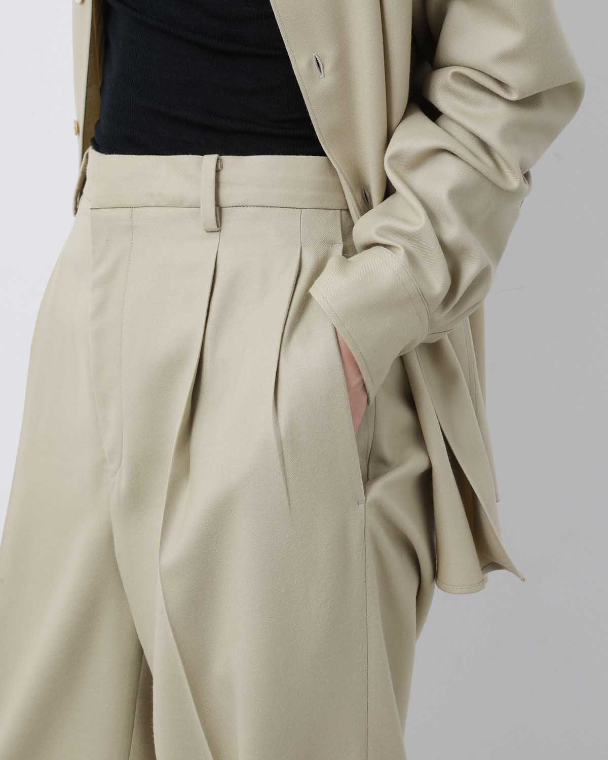 SUPER LIGHT WOOL TWO-TUCK SLACKS (WOMEN'S)