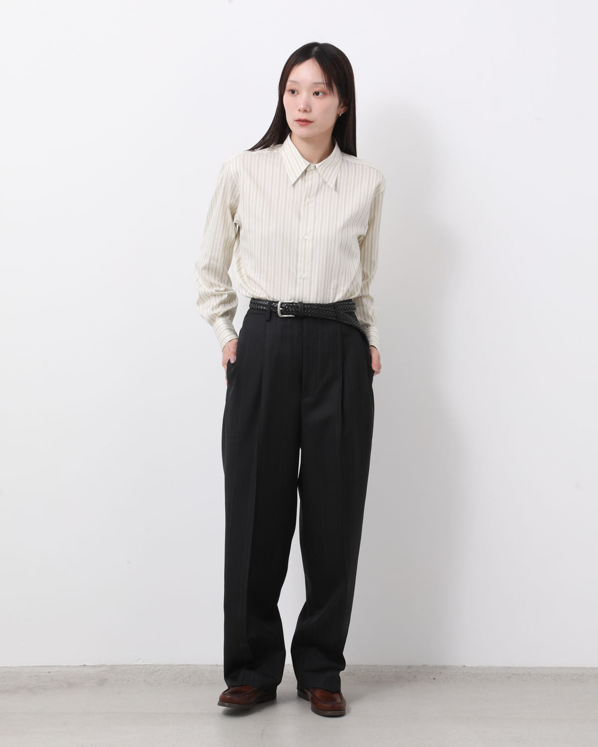 BLUEFACED WOOL TWO-TUCK SLACKS (WOMEN'S)