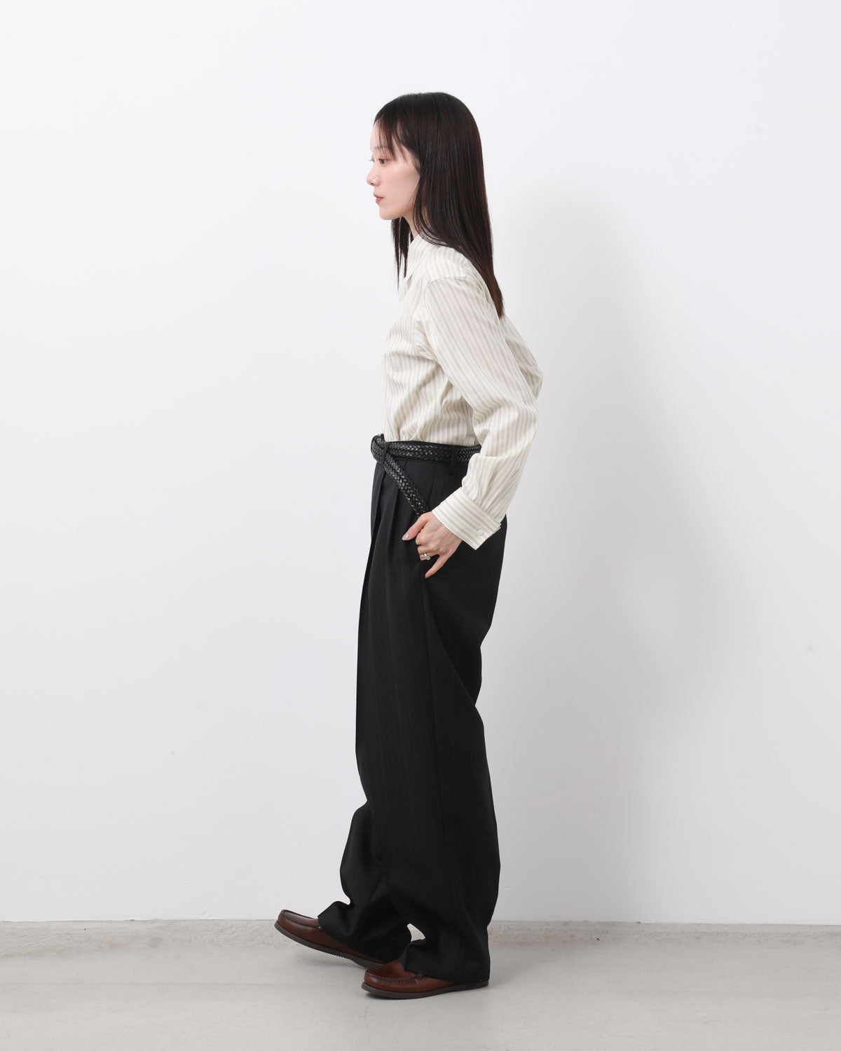 BLUEFACED WOOL TWO-TUCK SLACKS (WOMEN'S)