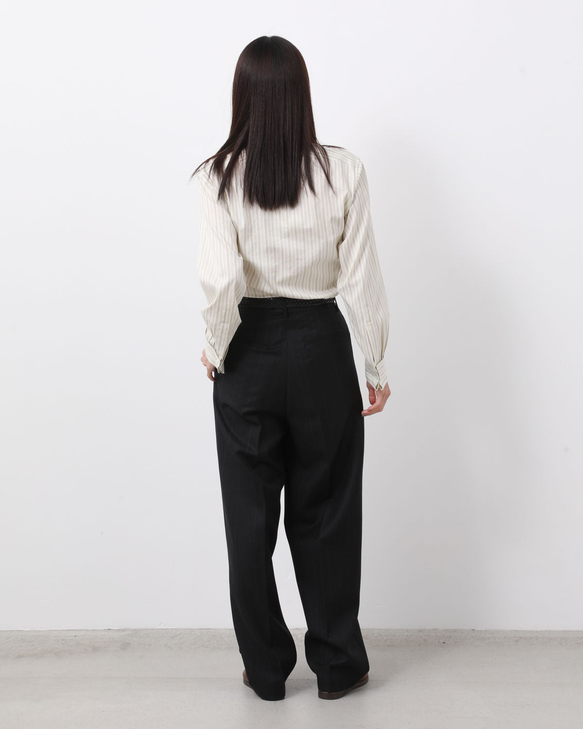 BLUEFACED WOOL TWO-TUCK SLACKS (WOMEN'S)