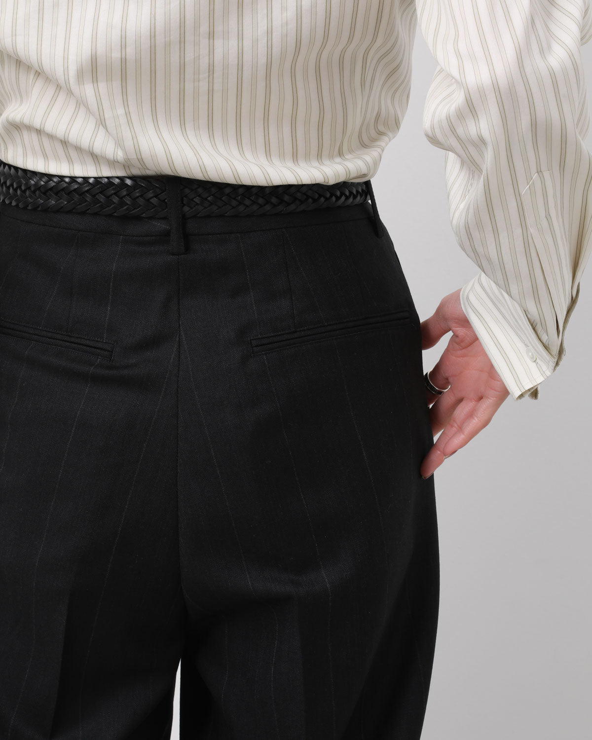 BLUEFACED WOOL TWO-TUCK SLACKS (WOMEN'S)