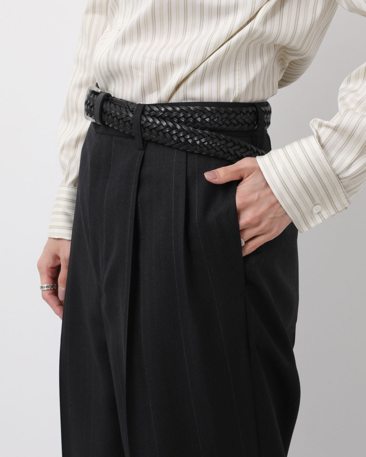 BLUEFACED WOOL TWO-TUCK SLACKS (WOMEN'S)