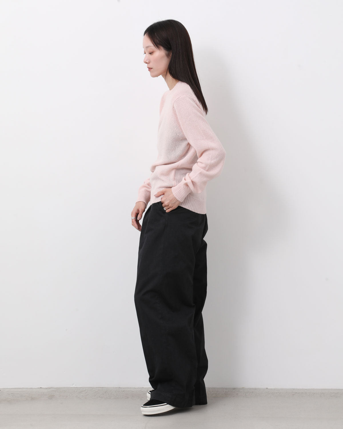 GARMENT-DYED FINX LIGHT CHINO ONE-TUCK WIDE PANTS (WOMEN'S)