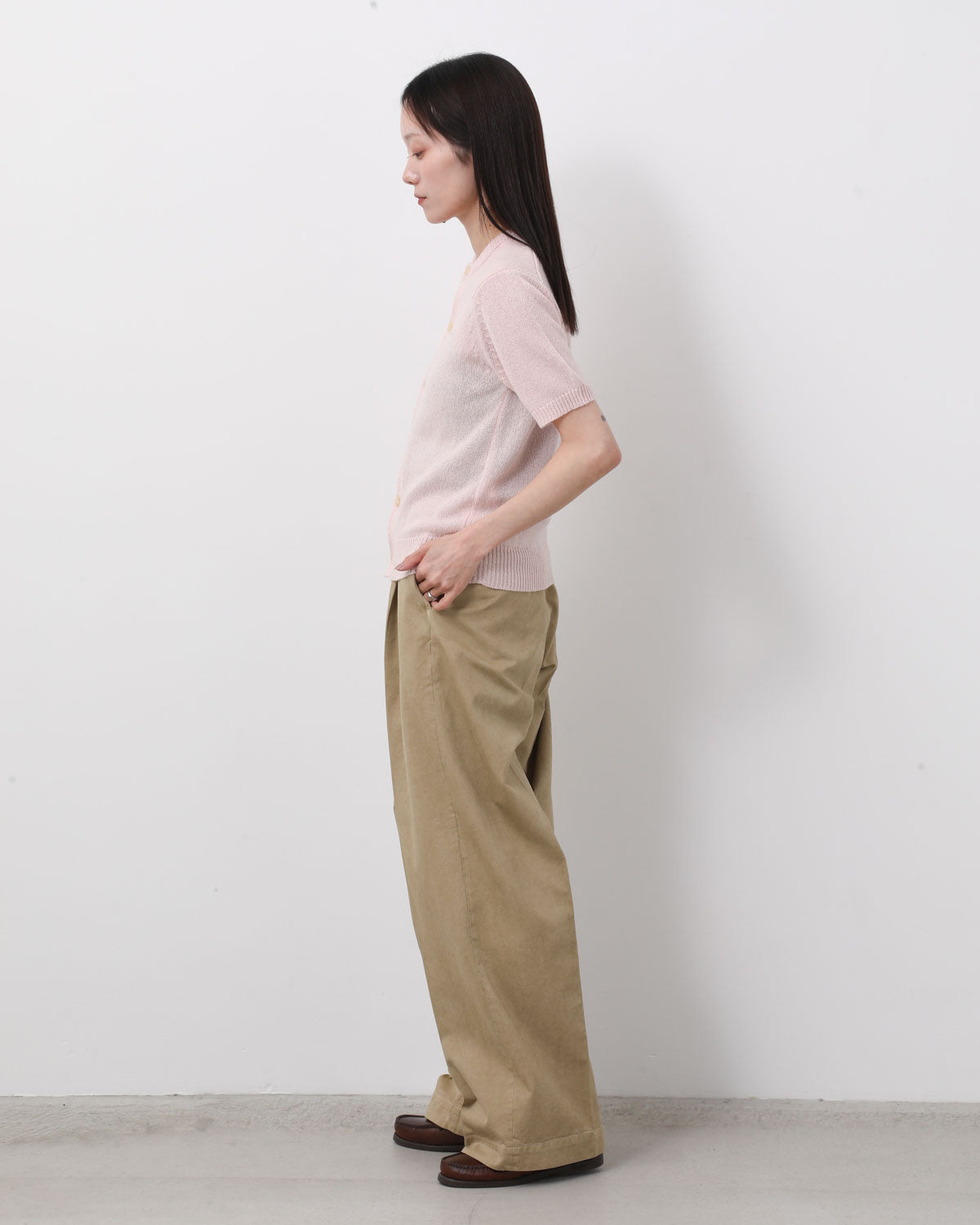 GARMENT-DYED FINX LIGHT CHINO ONE-TUCK WIDE PANTS (WOMEN'S)