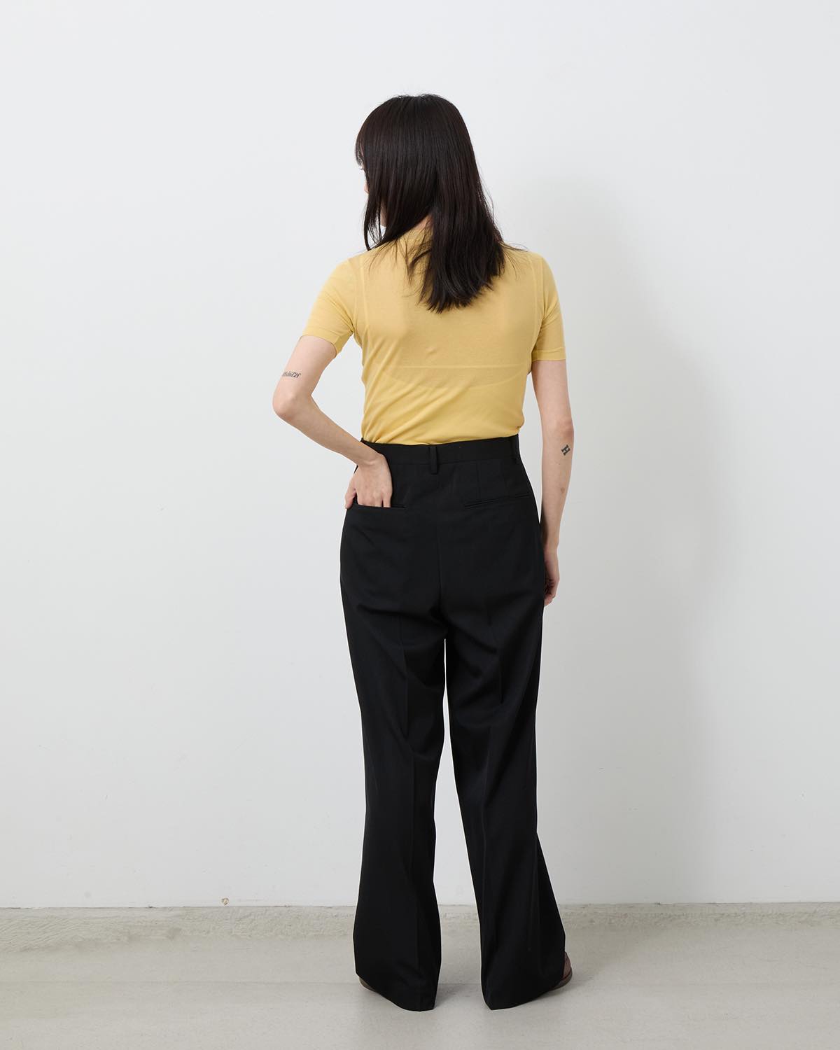 LIGHT WOOL MAX GABARDINE TWO-TUCK SLACKS (WOMEN'S)